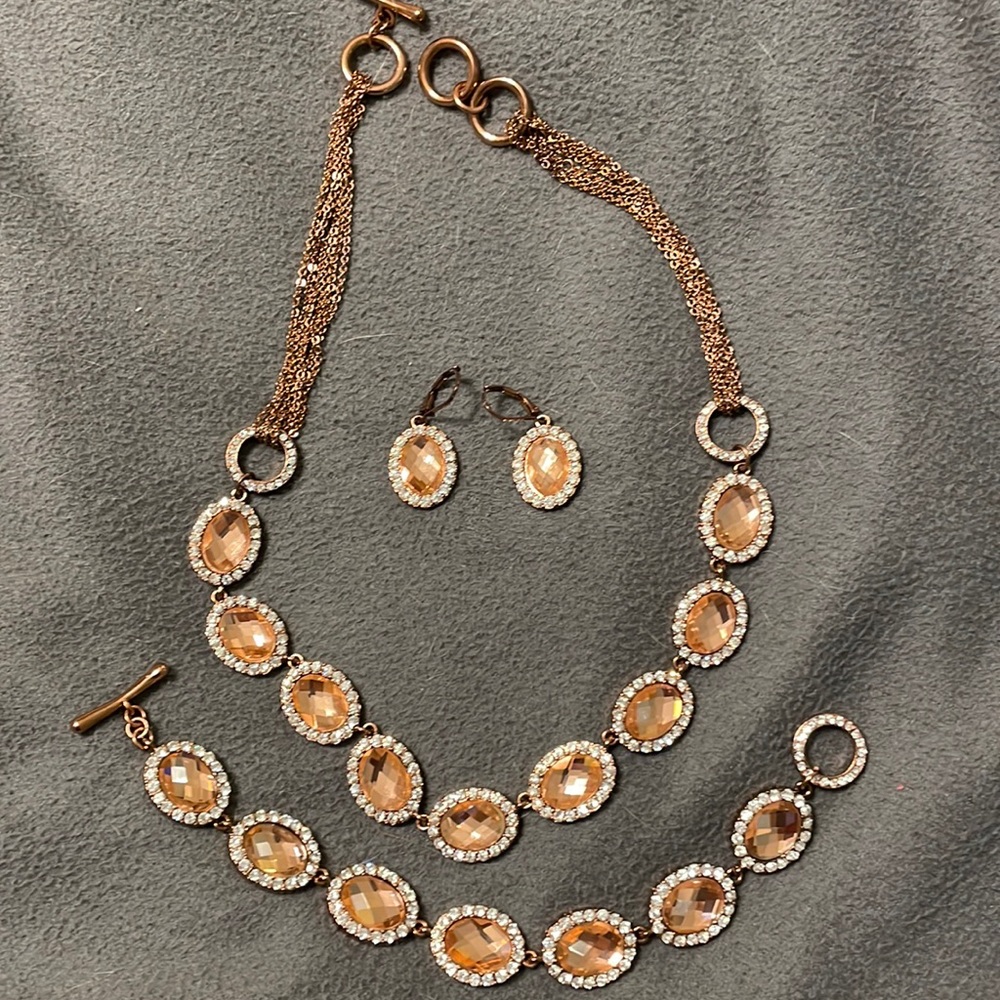 Necklace,bracelet and pierced earrings. Wore x1 to son’s wedding. Dillards.